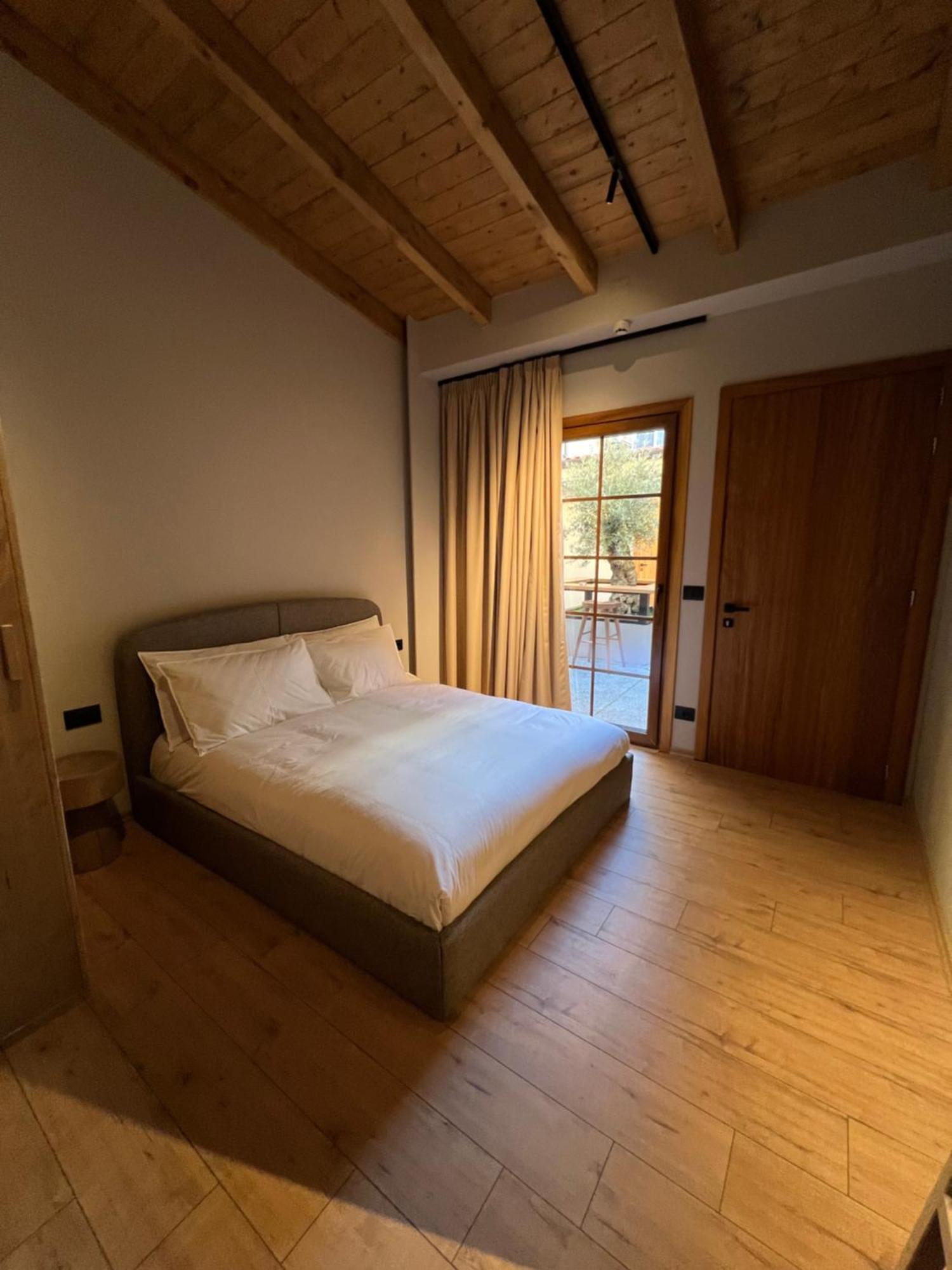 Faces & Places Boutique Hotel 티라나 외부 사진