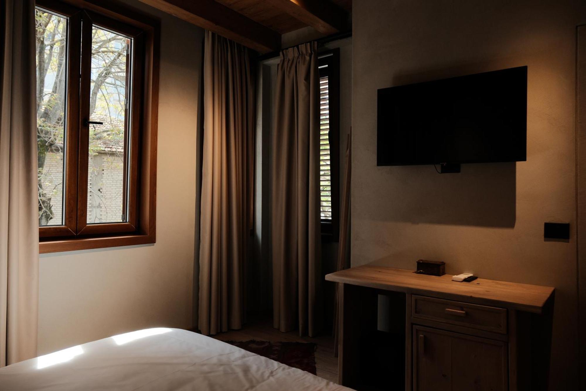 Faces & Places Boutique Hotel 티라나 외부 사진